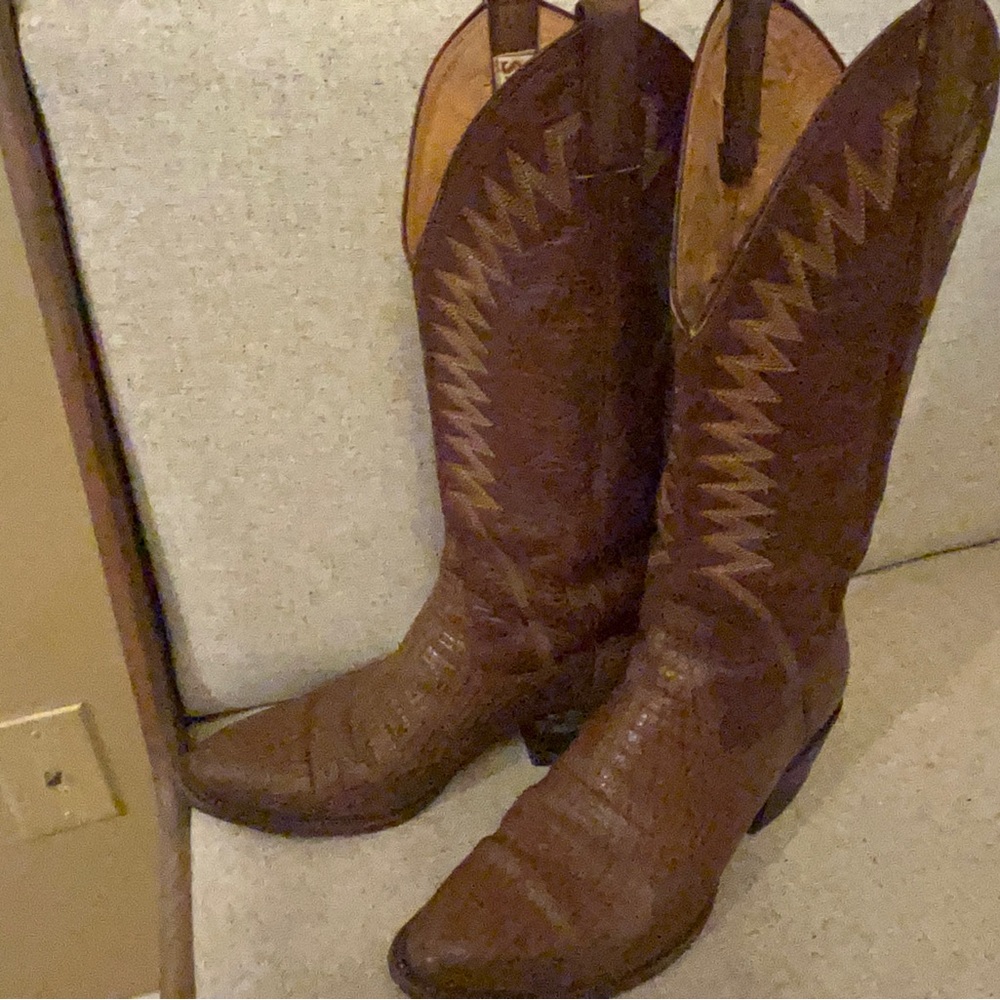 Exotic shark vintage boots. The brand is Sanders. Great shape, gorgeous!
